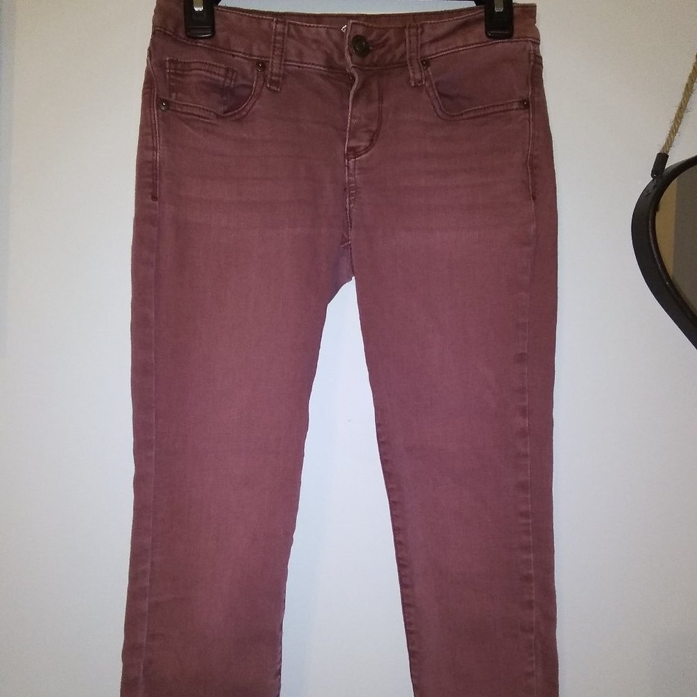 Maroon capri pants Size 3 but can fit size 5 comfortable